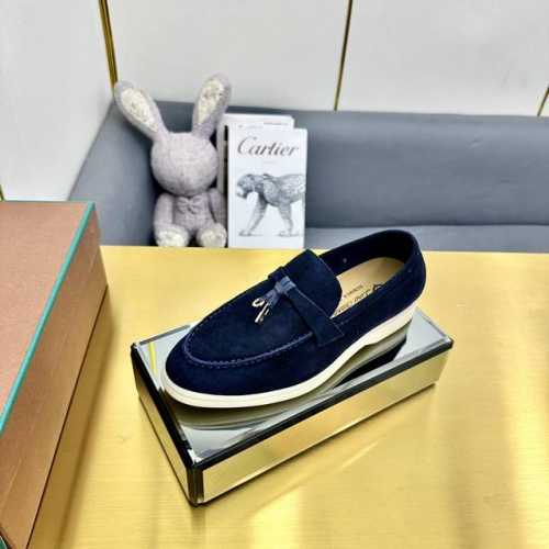 LP诺悠翩雅 Loro Piana 拖鞋 LP Summer Charms Slipper 拖鞋，这款绒面羊皮革拖鞋配有Loro Piana My Charms