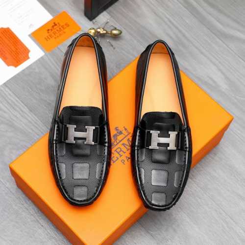 商品商标：Hermes 爱玛仕 休闲套脚鞋 正码码数: 38-44 商品材料：精选压纹牛皮鞋面 猪皮内里 橡胶大底