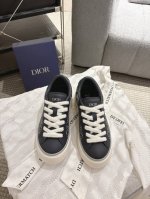 顶级版本 2025新色打印压纹款 Dior迪奥B33系列 情侣款休闲板鞋 原版购入开发做货 采用迪奥灰牛皮革精心制作 侧面饰以同色调 Cd Diamond 图案