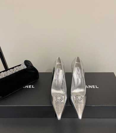 ：400 Jimmy Choo 最新时尚高跟重工球球单鞋 同步专柜 主打精致 舒适度休闲 甜美 无解风都轻松满足 Blingbling 迎面扑来高贵典雅的气息， - 点击图像关闭