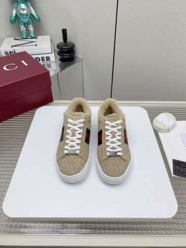 Gucci GG情侣款小白鞋升级版，羊毛鞋 经典时尚风格，磨砂皮印花面工艺，内里全羊毛，原版大底 女款35 40 40定做不退换 男款39 44 45定做不退换