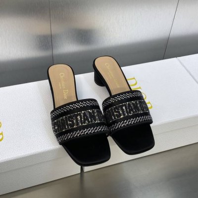 工厂p价p平底 粗跟 迪奥 Dior Dway 春夏新款一字拖拼色水钻女鞋 Cd字母Logo真丝立体刺绣平底凉鞋 方头粗跟果冻色露跟拖鞋 市面顶级版本 材质:鞋