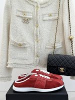 厂价 chane* 小香25C早春新品 踩屎感德训休闲运动鞋 超级推荐这一季的运动鞋 真的绝美啊 实在是太好看了 很轻很软糯 喜欢爬山户外运动者可入 鞋面采用原