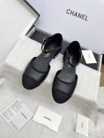 飞机盒10 Chanel香奈儿2025新款拼色圆头玛丽珍凉鞋 这款经典设计；不平凡的双C拥入了多种配色元素 多元化混搭非常好看百搭，上脚非常轻巧 舒适超级秀气优