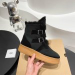 UGG. 官网同步冬季新款 新品。 1 面料：羊皮毛一体 牛皮 2内里：纯真羊毛 3 大底；橡胶发泡。轻便舒适 4码数35-40码 5颜色：克。棕色。全套原包装