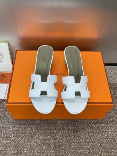 工厂p价p 爱马仕 Hermes 春夏经典款 Oran 拼色工字拖女鞋 H家粗跟圆头露趾果冻色凉拖鞋 材质：进口小牛皮+水染牛皮内里+意大利真皮大底 Size: