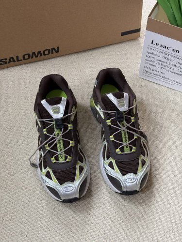顶级版本萨落蒙代购级别Mm6针织Salomon 联名款半拖鬼才设计师品牌，一个轻奢品牌上脚很百搭哦，也很随脚舒适，这一款德国训练鞋延续了经典的T形真皮拼接设计，