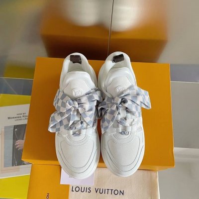 出厂 Louis Vuitton 路易威登休闲老爹鞋 弓形运动鞋 丝巾款 本款 Lv Archlight 运动鞋以科技织物和小牛皮点明当季潮流。标志性波浪形外底