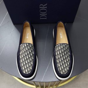 出厂价： 品牌：迪奥DIOR标准码：男码38 44 45可以定做 等级：官网同款 材料：原版牛皮拼接 牛皮内里 原版TPU耐磨柔软大底款式类别：休闲运动版 套脚