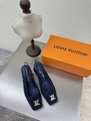 中跟 原版五金 L驴 经典之作 可带图全色咨询 蓝色洗水牛仔 Lv 打造 使得 Lv 仍能为创作者 青年玩家 提供惊艳和渴望 新配色再次高产上新 目前实物已经全