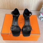 4.5Cm 组图 出厂价p Hermes 爱马仕 Judy 105高跟凉鞋 时尚又百搭 搭配Hapi鞋扣 超级舒服 每个细节都做到极致 搭配同色调标志性纯鞋扣