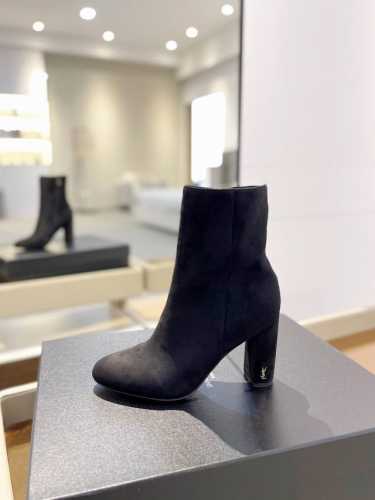 年度畅销款 圣罗兰 秋冬新款 圣罗兰 Saint Laurent0， 开始叫做Yves Saint Laurent 或 简 做YSL，是法国人伊夫 圣 罗伦 Y