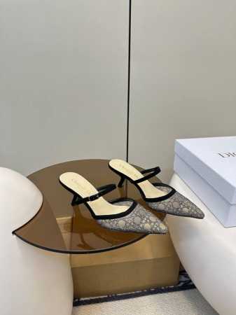 顶级原单 配飞机盒 dior 迪奥 新品猫跟汤钻时尚凉鞋 新品烫钻小猫跟凉鞋 经典的迪奥藤格纹元素 时尚必备款舒适感真的极极好 面料网纱+汤钻 内里采用原单订制 - 点击图像关闭