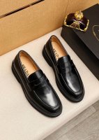 商品商标：Prada 普拉达 休闲皮鞋 正码码数: 39-44 38.45.46订制 商品材料：精选 进口头层开边珠牛皮鞋面，进口水染牛皮内里。强烈立体视觉效果