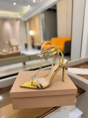 价格P： Gianvito Rossi 2025 这款高跟鞋 极简主义的 Elle、Gianvito Rossi 秉承了其传统意大利工艺，专注精巧细节，打造优雅