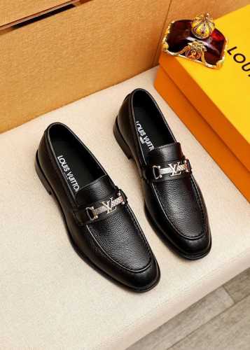 商品商标 Louis Vuitton 路易威登 休闲皮鞋 正码码数: 38-44 45.46订制 商品材料 精选 进口头层荔枝纹小牛皮鞋面+奢华五金扣 进口头层