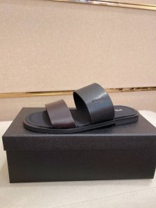 工厂p价 prada 拖鞋 顶级代购 男士春夏拖鞋专柜同步 鞋面意大利进口牛皮搭 标志图形高品质工艺 鞋底 原厂特供原版底 独家活动成型底超级舒适 原厂跟单货