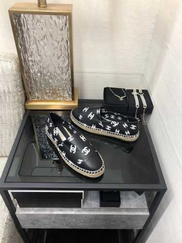 出厂价 顶级 品质 .小香② ② 2 最新 印花渔夫鞋 顶级混种羊面料 非市面一般羊皮可比 、羊皮内里垫脚，渔夫大底更显秀气 SIZE：35-41 40 41定