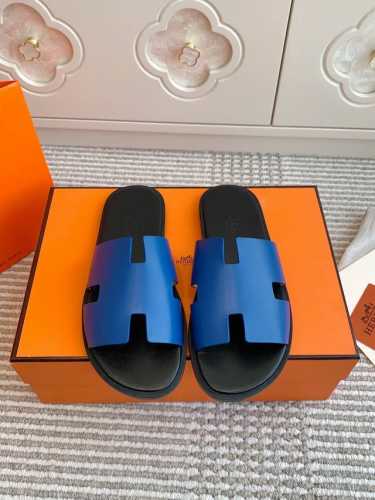 情侣 Hermes 爱马仕H家Izmir系列 经典H 情侣款凉拖鞋 顶级品质 鞋面：进口头层牛皮 手掌纹牛皮 牛皮内里 进口真皮大底 Size：35-45全套包