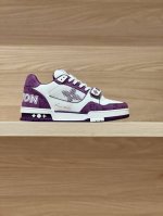 专注好品质 顶级出品 牛仔紫实拍 Lv Trainer 魔术扣情侣款 莞式大厂出品！无限接近好货播报！ 全面升级柜柜最新的鞋型，材料，工艺细化，大底重新开发私模