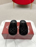 Gucci古驰女士厚底拖鞋包头穆勒鞋拖鞋火爆全网100周年秀场大爆款无原版不开发购买原版一比一完美复刻 面料：进口磨砂牛皮 内里：牛皮内里 鞋底：原版开模鞋底