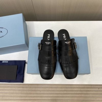 出厂价 顶级品质 Prada 普拉达 25Ss春夏走秀新款流苏复古乐福鞋单鞋 这款鞋履着意呈现经典与复古格调，兼具阳刚气质与柔美风情，形成二元对比，彰显Prad