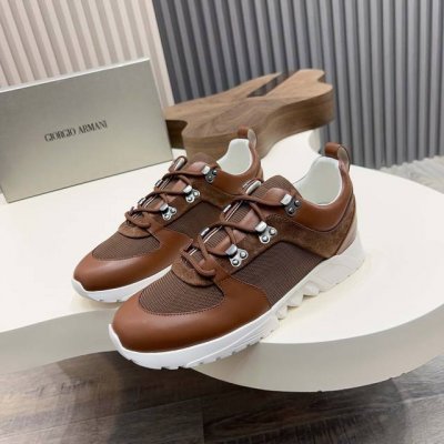 brunello Cucinelli 老钱风意大利顶奢休闲男鞋，面料采用意大利进口牛皮，立体感和亲肤感十足！鞋头部分采用经典M形状头型设计，此款鞋型堪称经典，永