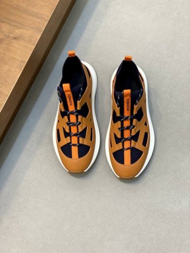 Hermes 爱马仕 -高端品质 原单休闲运动鞋 -鞋面：纳帕小牛皮、锻造工艺、针织布匹、鞋身品牌织带、注塑品牌Logo -内里：垫脚；水染牛皮 -大底：超轻T