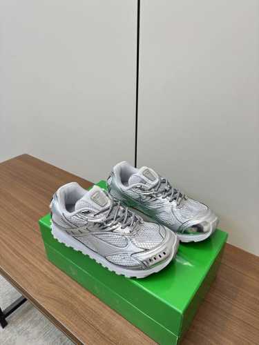 BV顶级版本 Orbit运动鞋 王一博 同款 情侣款老爹鞋 男码+10 Runner运动鞋，采用轻质科技网布面料。搭配几何图案设计橡胶外底。认准套包工艺 实际增
