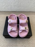 CHANEL 25ss 春夏沙滩拖鞋 凉鞋 系列 香奈儿 国内国外专柜断货王，找遍国内专柜心心念念终于到手第一眼开箱看到实物让我太惊讶了，太喜欢了呼吁闺蜜们组团