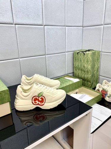 顶级版本 古奇老爹鞋情侣款 做旧皮革角状复古慢跑鞋 消退的巴黎世家姥爷潮 迎来时尚界潮流领军Gucci老爹鞋 原鞋开模 意大利手工代工厂p原楦 古奇原单老爹鞋