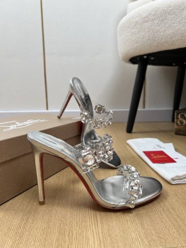 Christian Louboutin 2025 cl家2025春夏新品 专柜最新爆款Cl红底鞋高跟凉鞋系列 原版购入开发 做货 除了好看一无是处的高跟鞋水钻高