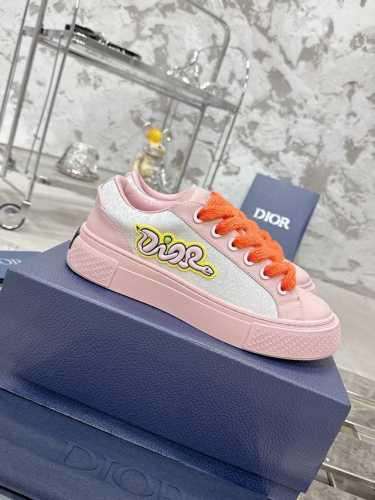 出厂： Dior 迪奥 B33系列 最新蛇年限定 运动鞋 滑板鞋 低帮休闲鞋 情侣款 这款 B33 运动鞋是二零二三秋季新品，重新诠释经典的网球鞋，时尚的廓形突