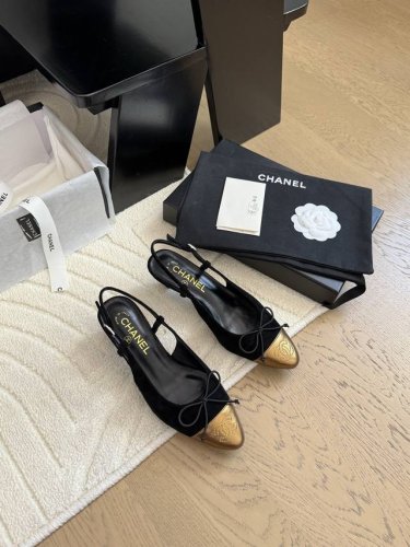 chanel 25P早春新款高级手工坊凉鞋 一如既往的高版本 经典版面 鞋面内里羊皮 真皮大底 Size:35-39 其他码数定