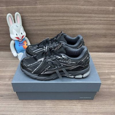 顶级版本New Balance 1906A 系带圆头耐磨 低帮跑步鞋男女同款黑色。 货号: M1906A D包装:全套得物配件加固得物盒包装！ 码数:36-45