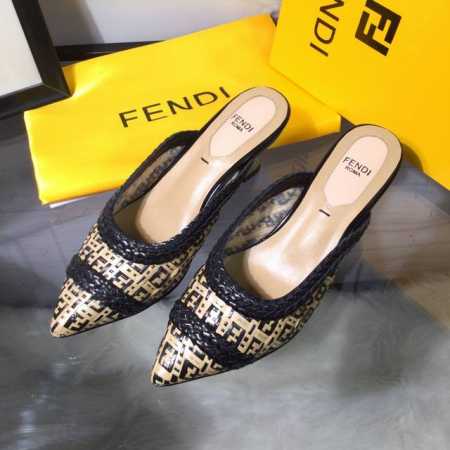升级版：： 芬 迪 海外colibri Slingbacks . Colibri编织高跟拖鞋 厂批： 普通大底： 真皮大底： 芬 迪这季的设计简直太好看了！1： - 点击图像关闭