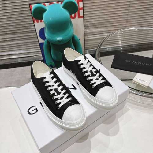 实价不让利 ！Givenchy Logo City系列运动鞋情侣款 原版 5410购入一双 City系列情侣款 帆布+绒面皮革 正面粒面头层牛皮革饰片 鞋舌采用