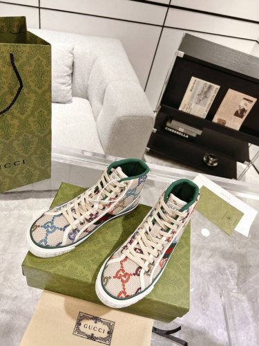 女 男400Gucci高邦布鞋出货咯 专柜同步更新 原版楦头 原版材料 最高版本出货 码:女35-40男39-44