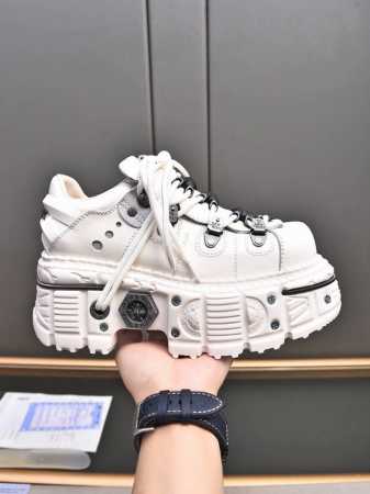 Newrock. 暗黑 朋克 马丁 摇滚 坦克 机甲硬核狂战鞋 Newrock 西班牙高阶鞋履百年品牌，独具一格的硬核设计进入大众视野，以坦克元素作为鞋底设计， - 点击图像关闭