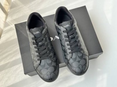 7号男鞋G4949型号，黑色pvc。