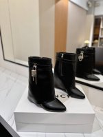 专柜正品级定制版本 GIVENCHY0 新款高跟长靴，市面最高版本 纪梵希 锁扣 风靡整个时尚圈 原版开发鞋型超级正 最高还原度鞋型 包裹性非常好 显瘦 显高级