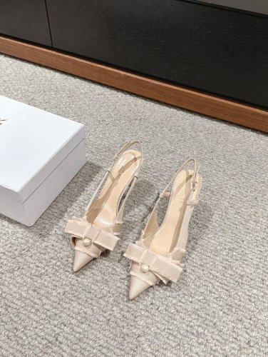 顶级品质 Dior Ss24 New Arrival～ Cd家蝴蝶结珍珠 后空凉鞋 Cd倾情呈献 Adiorable高跟鞋 黑色流苏罗缎鞋面尽显时尚格调 J点缀