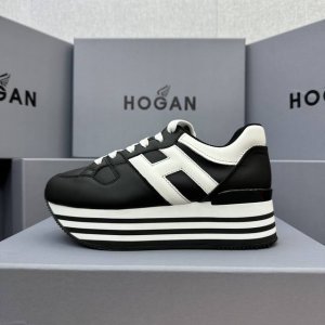 hogan 度假系列新款顶级版现货发售 松糕厚底顶级版 都市新潮休闲风 各明星 博主推荐 时尚百搭风格百变！原版楦型 原版大底一比一为你打造 值得推荐！ 鞋面采