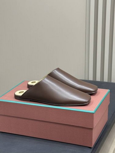 loro Piana Ss25 New Arrival～ L P70春夏半拖新品 最舒服的鞋子，没有之一 低调奢华的品牌，低调富人的不二选择！ 意大利真皮大底，