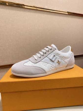 工厂价: LV 路易威登。最新潮鞋休闲鞋实体店爆款38-44码。 新品春夏季舒适进口定制原版牛皮，独特提花面料元素设计。搭配羊皮内里，Lv原版底，高端包装高品质 - 点击图像关闭