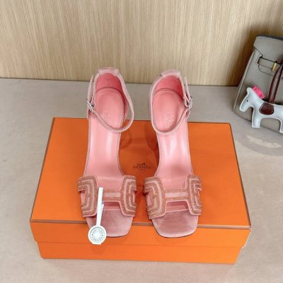 10.5Cm组图 出厂价p Hermes 爱马仕 Joy 105高跟凉鞋 时尚又百搭 搭配H鞋头 超级舒服 每个细节都做到极致 搭配同色调标志性纯鞋扣 设计简约