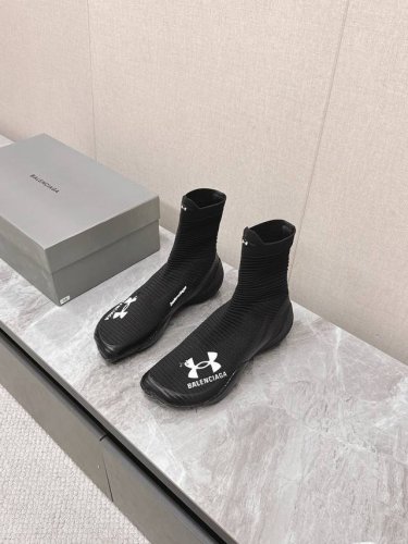 巴黎世家Balenciaga春夏秀款安德玛联名情侣款袜子鞋 专柜10310Rmb购入开发 Balenciaga和Under Armour胶囊系列是一个高端奢侈品