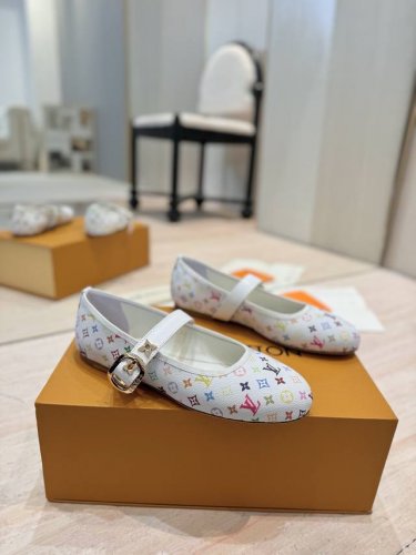 出厂价pp： Lv 路易威登 25早春新款 顶级版本原版一致 专柜主打最新款 Lv X Tm Romy 村上隆联名款芭蕾鞋 硬货上新精美四角花扣件 Bs代购级别