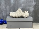 460 Balenciaga Defender轮胎拖鞋 23Ss春夏走秀款 Clog拖鞋造型 轮胎纹路直白的体现在鞋面和大底位置中 极具造型辨识度 鞋面材质橡胶