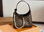 配飞机盒折叠盒子 春夏出街绝配 Lv新款 The Drop手袋灵感来源于Flower Hobo°手袋 经典老花搭配锁头点缀，小巧精致又复古优雅容量超大，通勤旅游